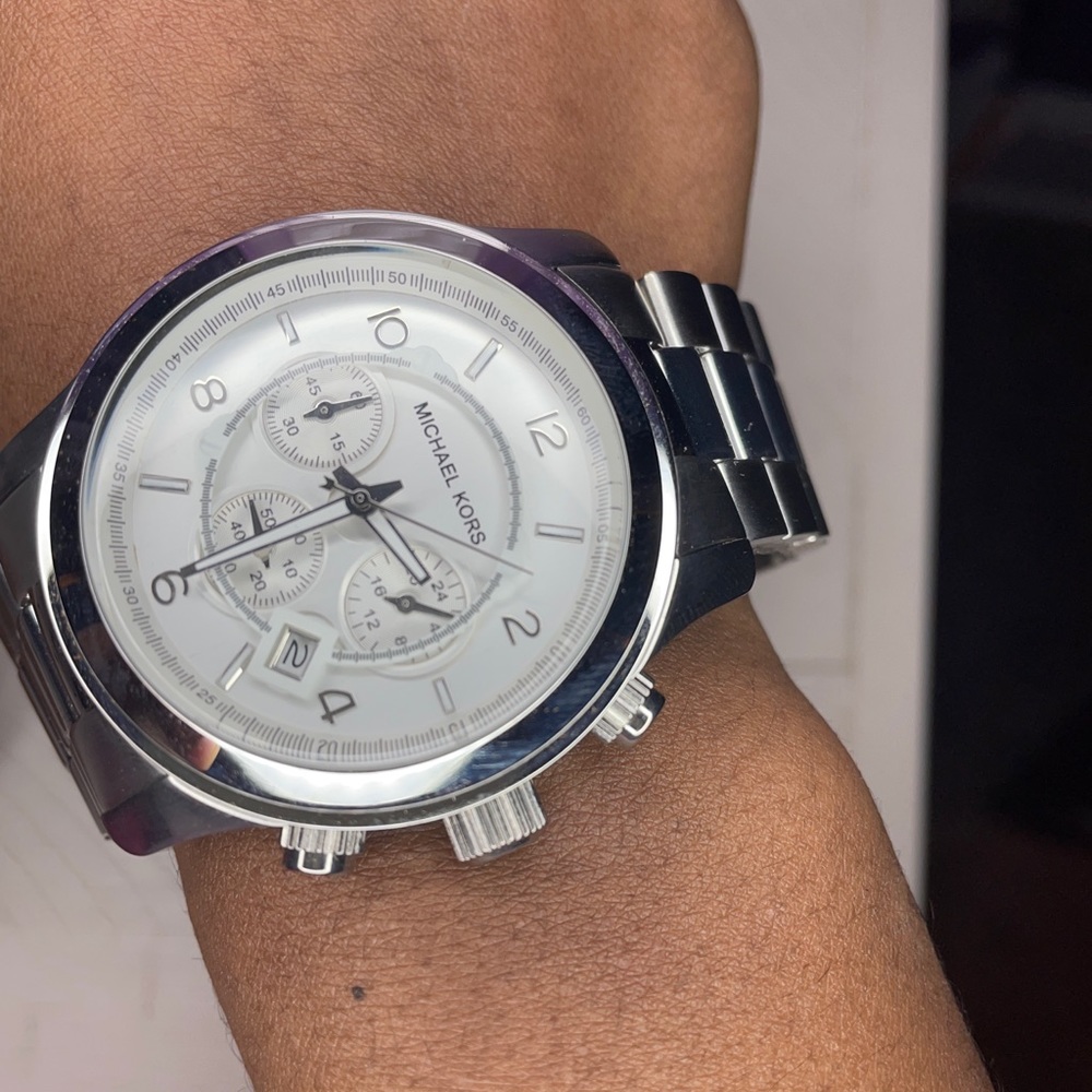 Michael Kors Men's Runway Silver-Tone Watc…